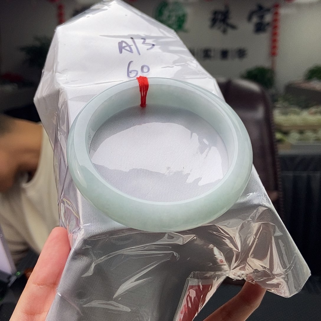 翡翠手镯未镶嵌颜色多样性发拍一发一