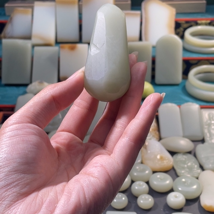 和田玉未镶嵌颈饰新疆且末高清白原石