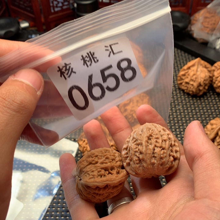 文玩核桃吊坠铁锤