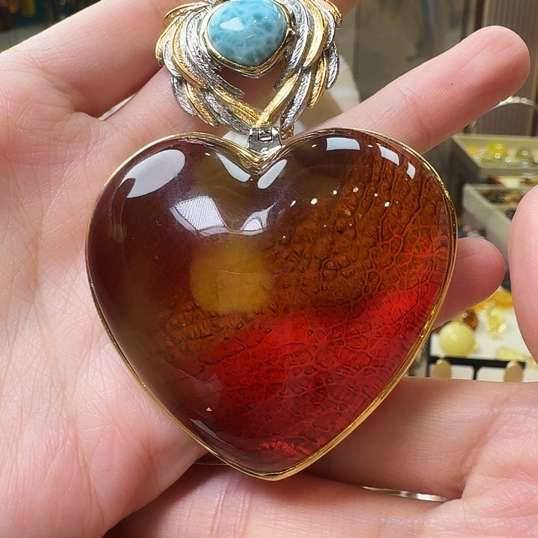 走***儿琥珀未镶嵌颈饰吊坠