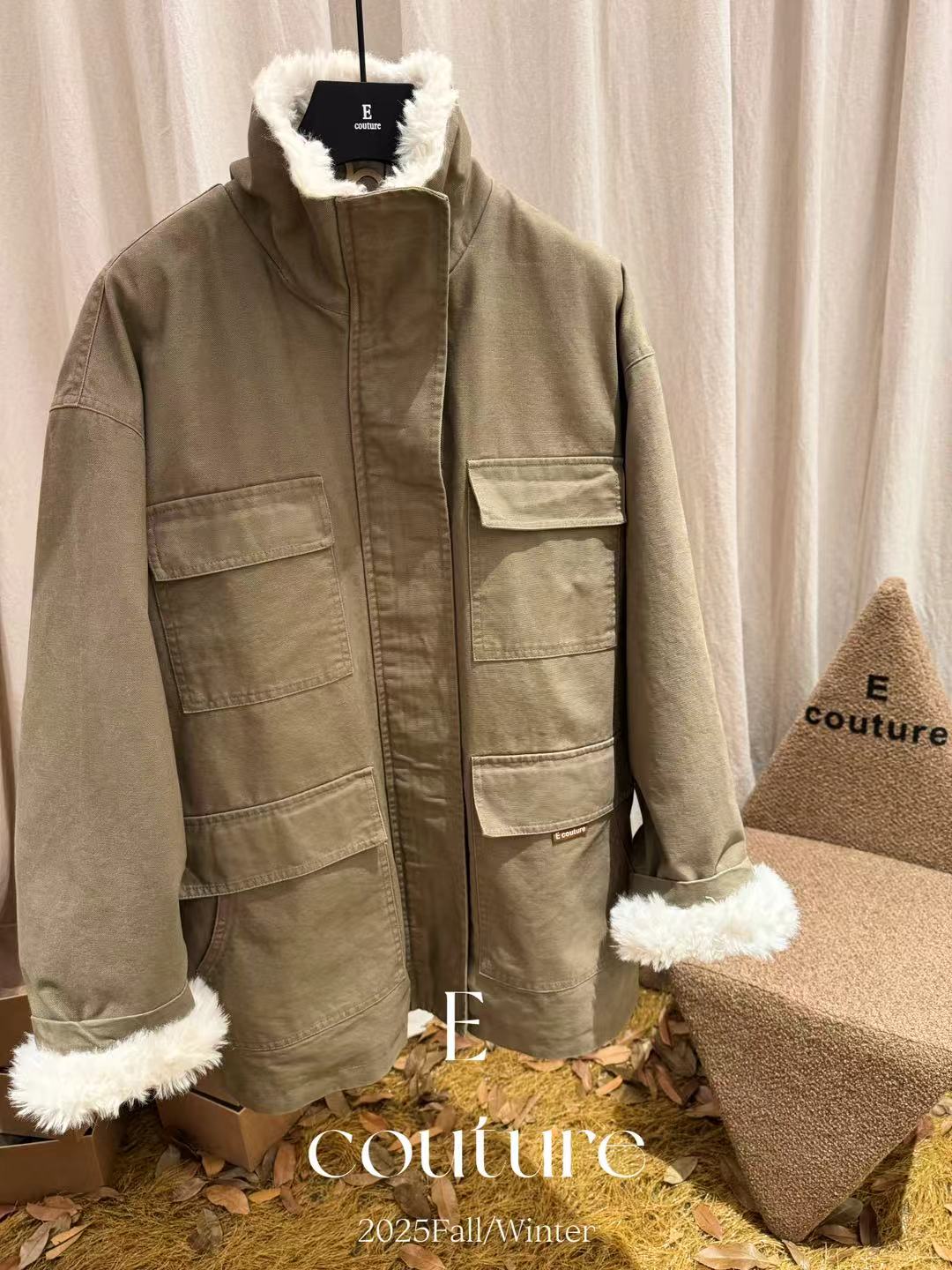 《丫丫推荐款》12084设计款E家卡其色后背猫咪图案加绒外套