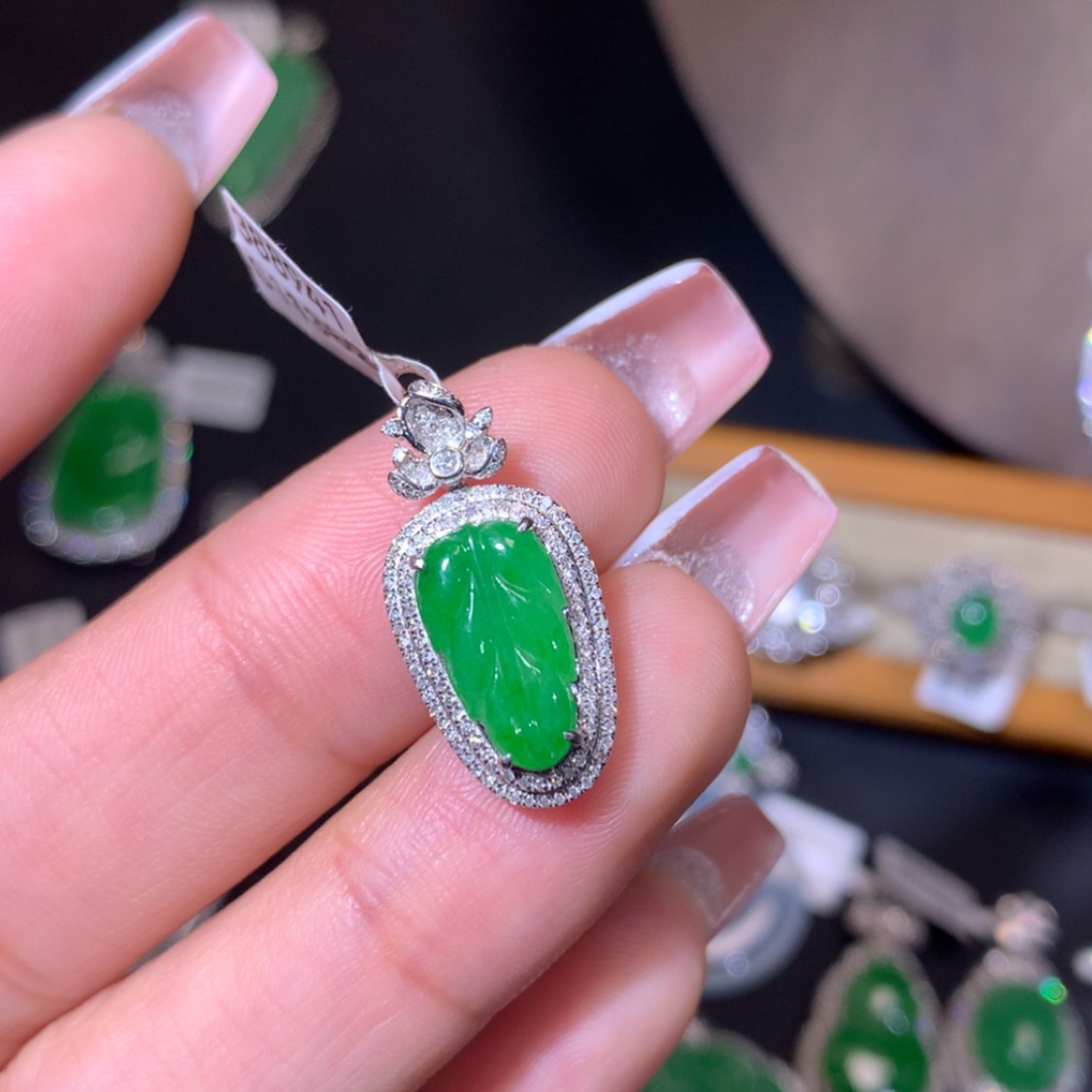 【闪购商品】翡翠吊坠(不含链)18K金镶嵌翡翠吊坠