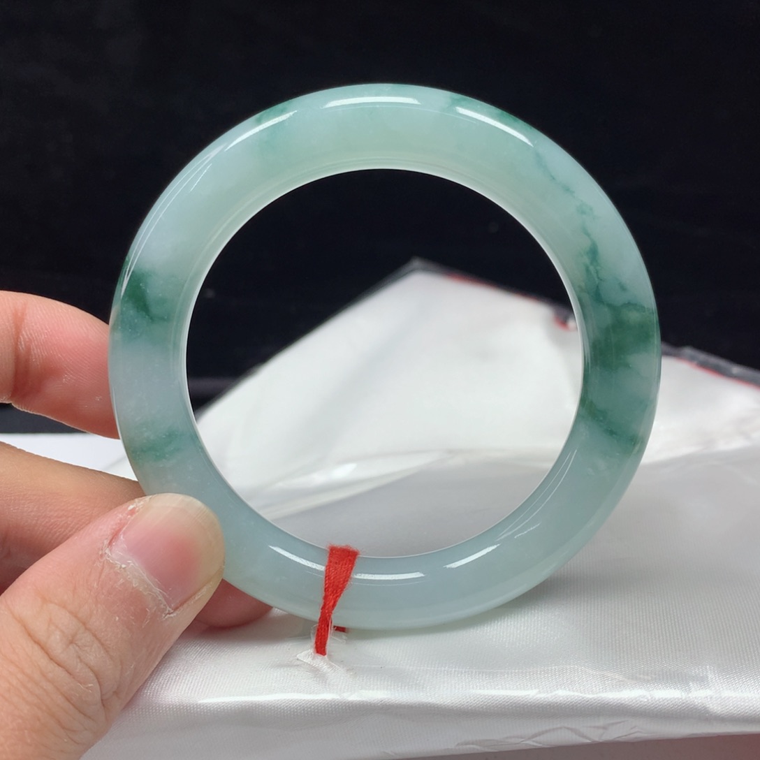 翡翠手镯（圆镯）未镶嵌52.8