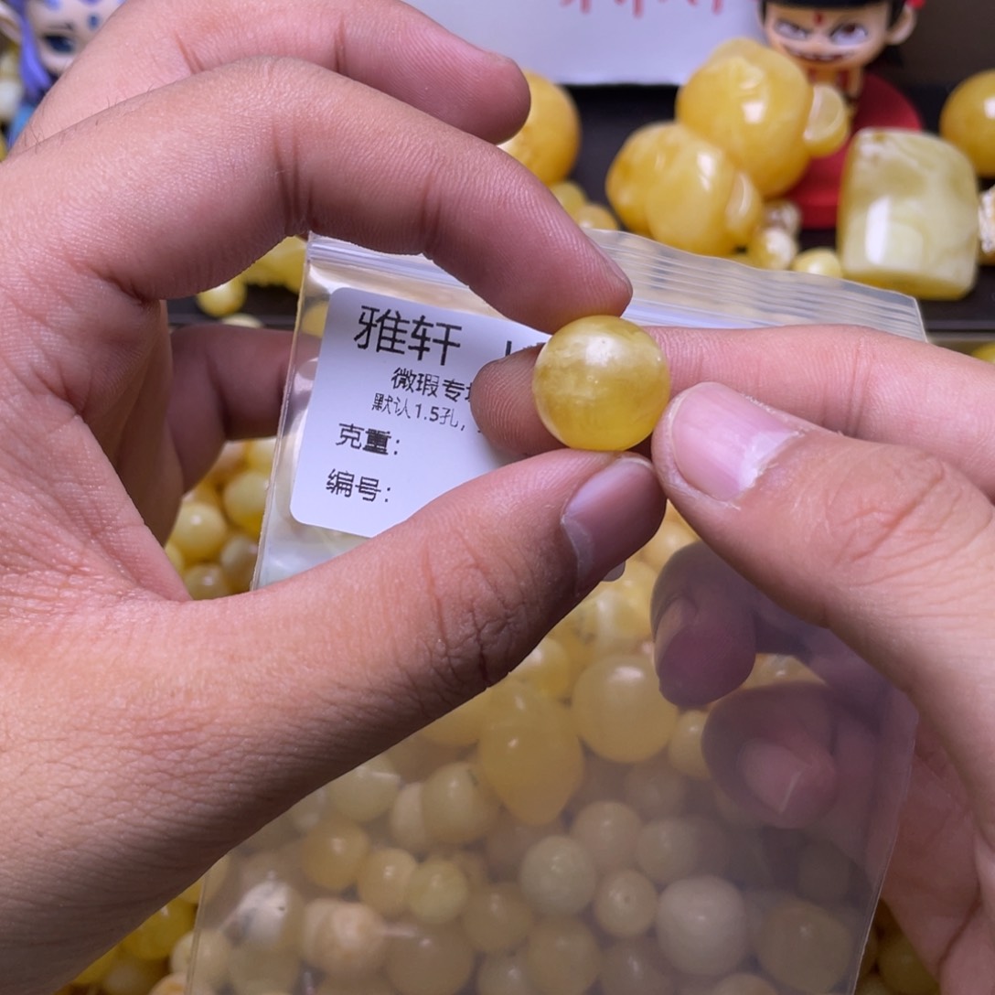 蜜蜡未镶嵌珠宝奇石
