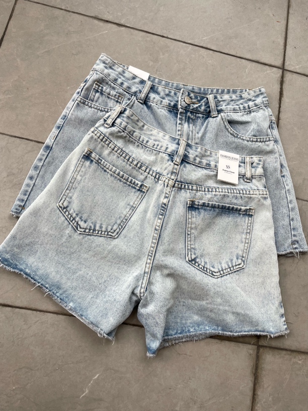 124#磨破工艺乞丐4分牛仔裤（有线头介意勿拍）