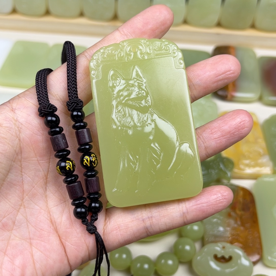 男女同款绿色生肖狗狗