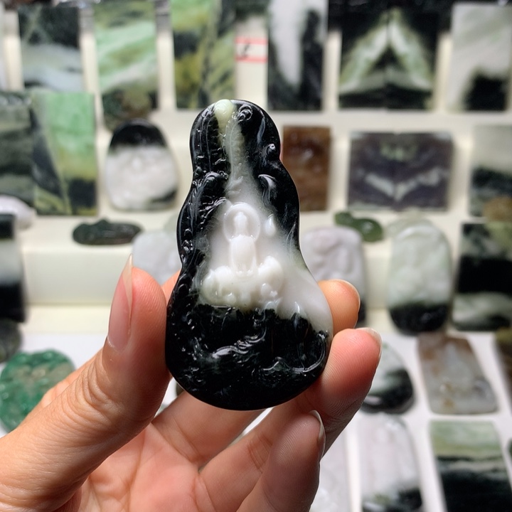 *****独山玉未镶嵌颈饰