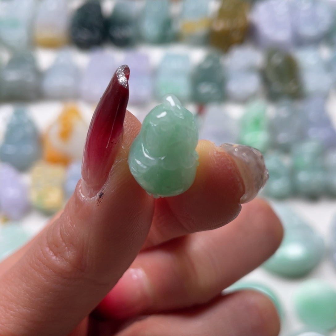 翡翠吊坠(赠链)未镶嵌