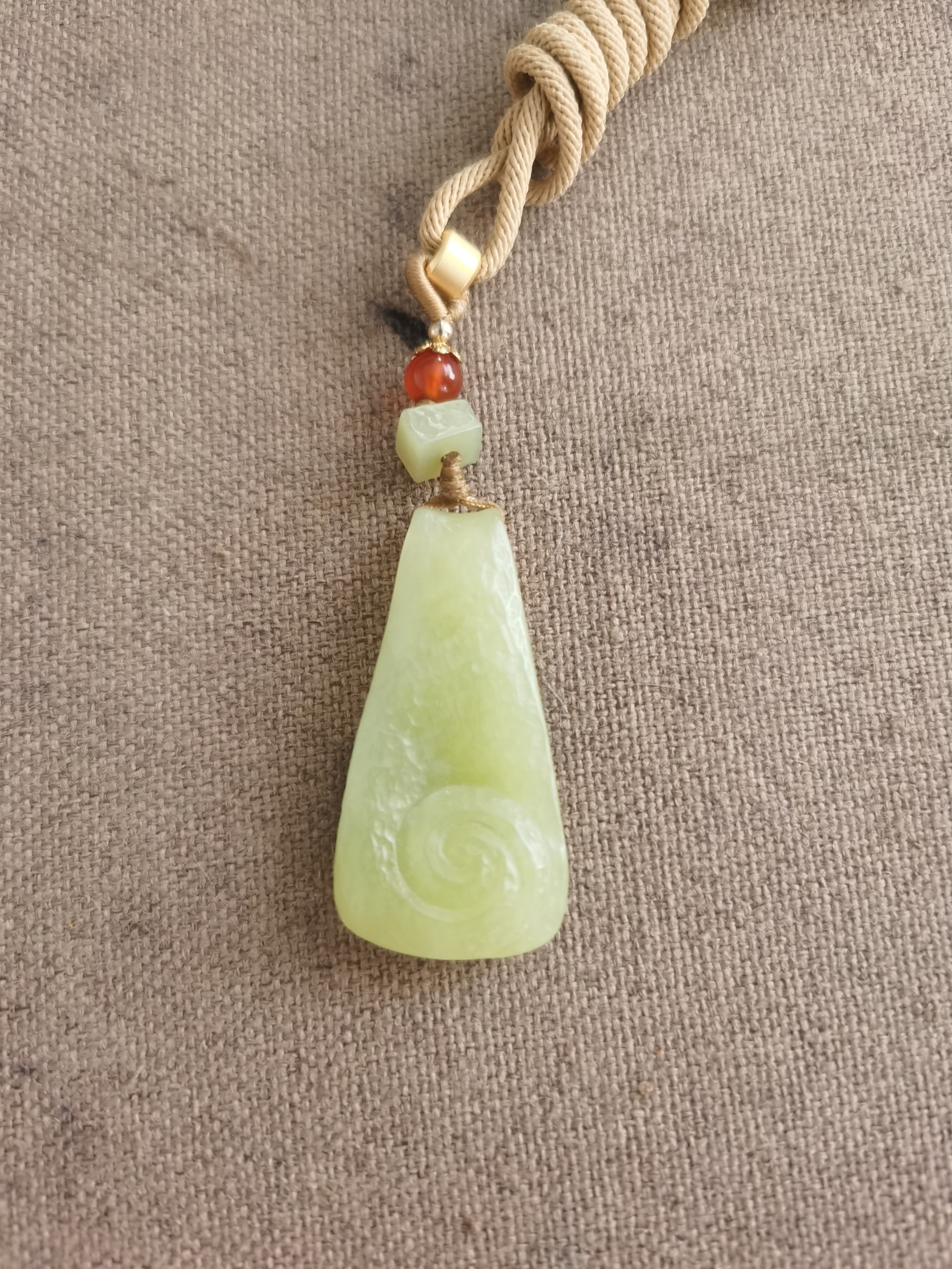 正品天然和田玉吊坠