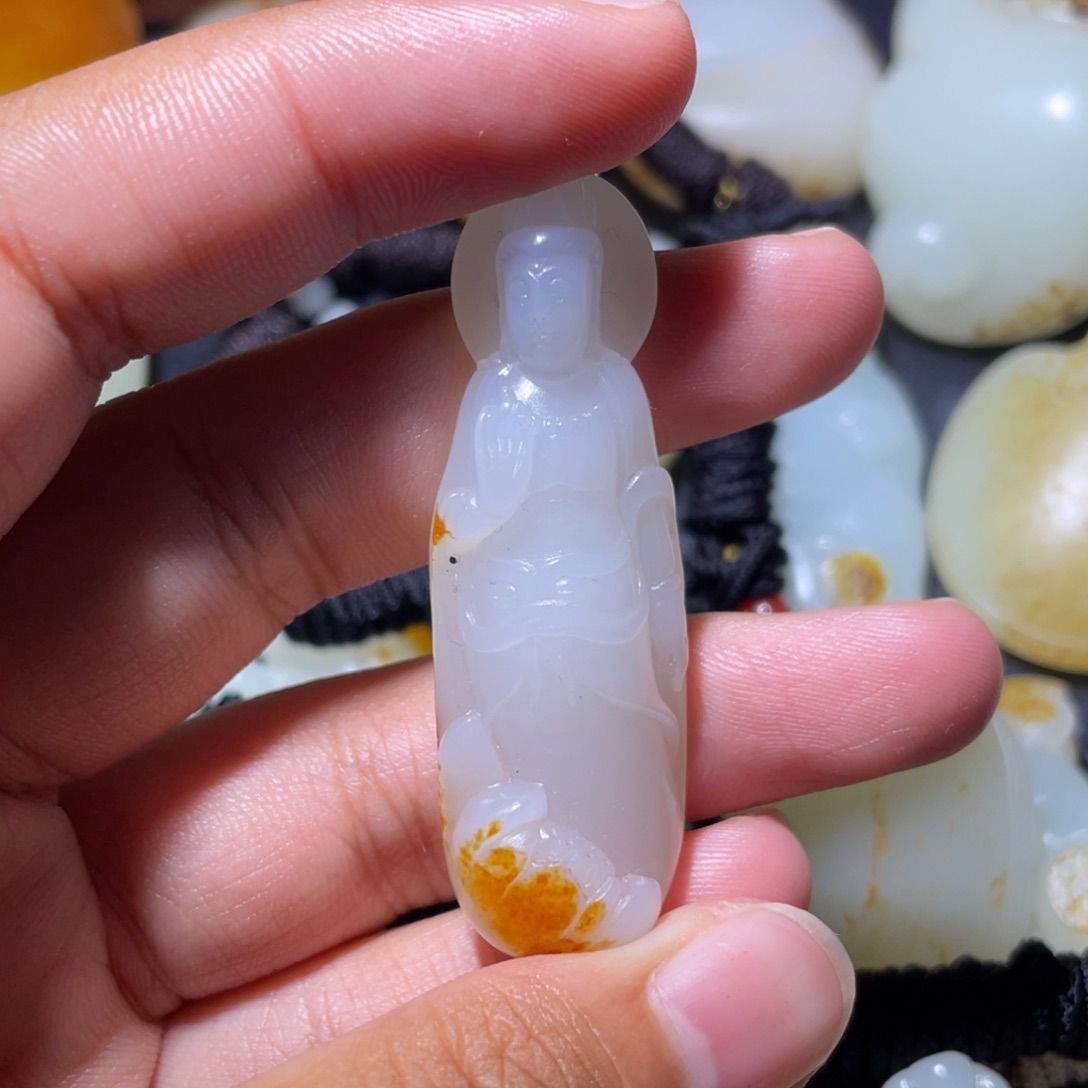余***果和田玉（糖玉）未镶嵌颈饰