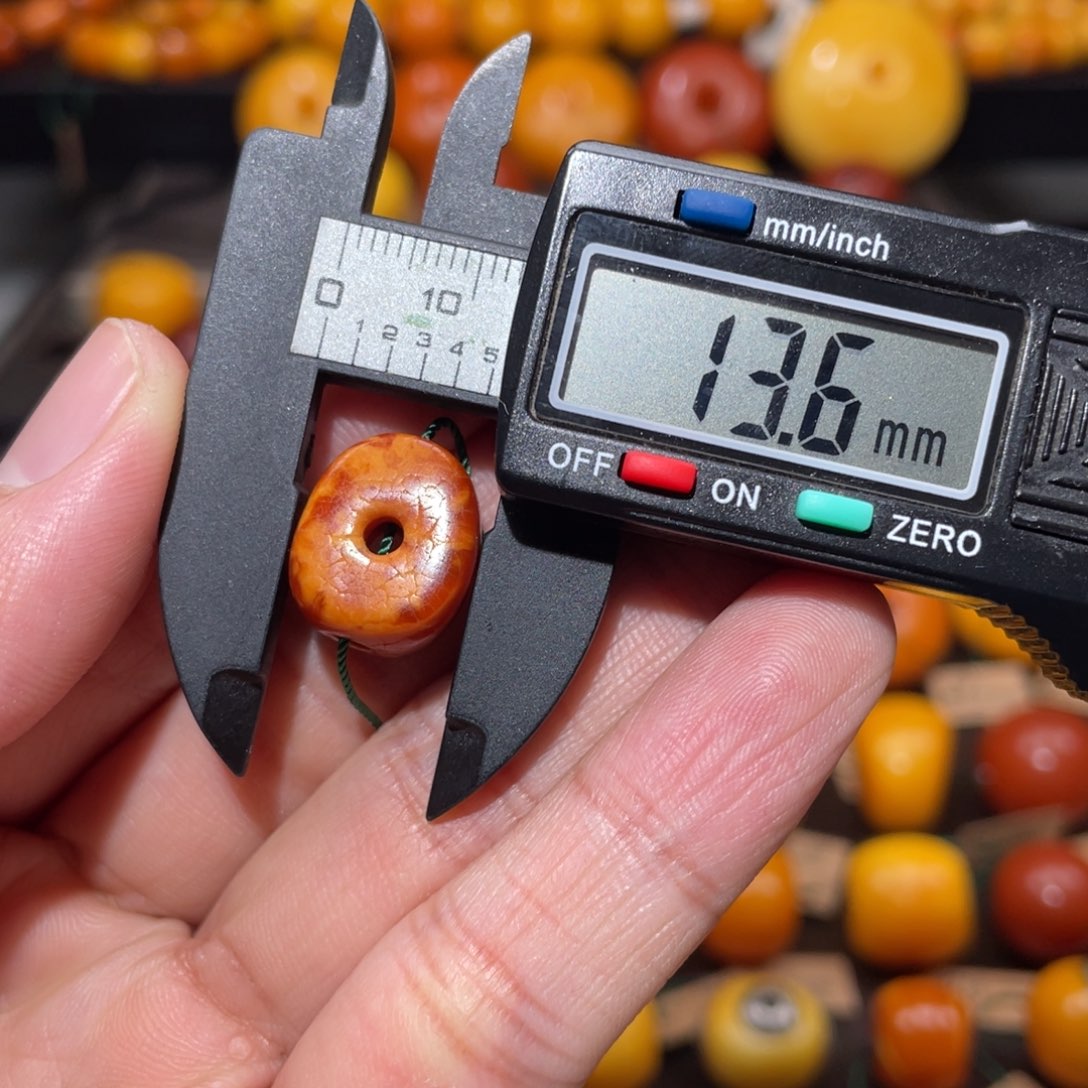 【闪购商品】琥珀裸石未镶嵌四通