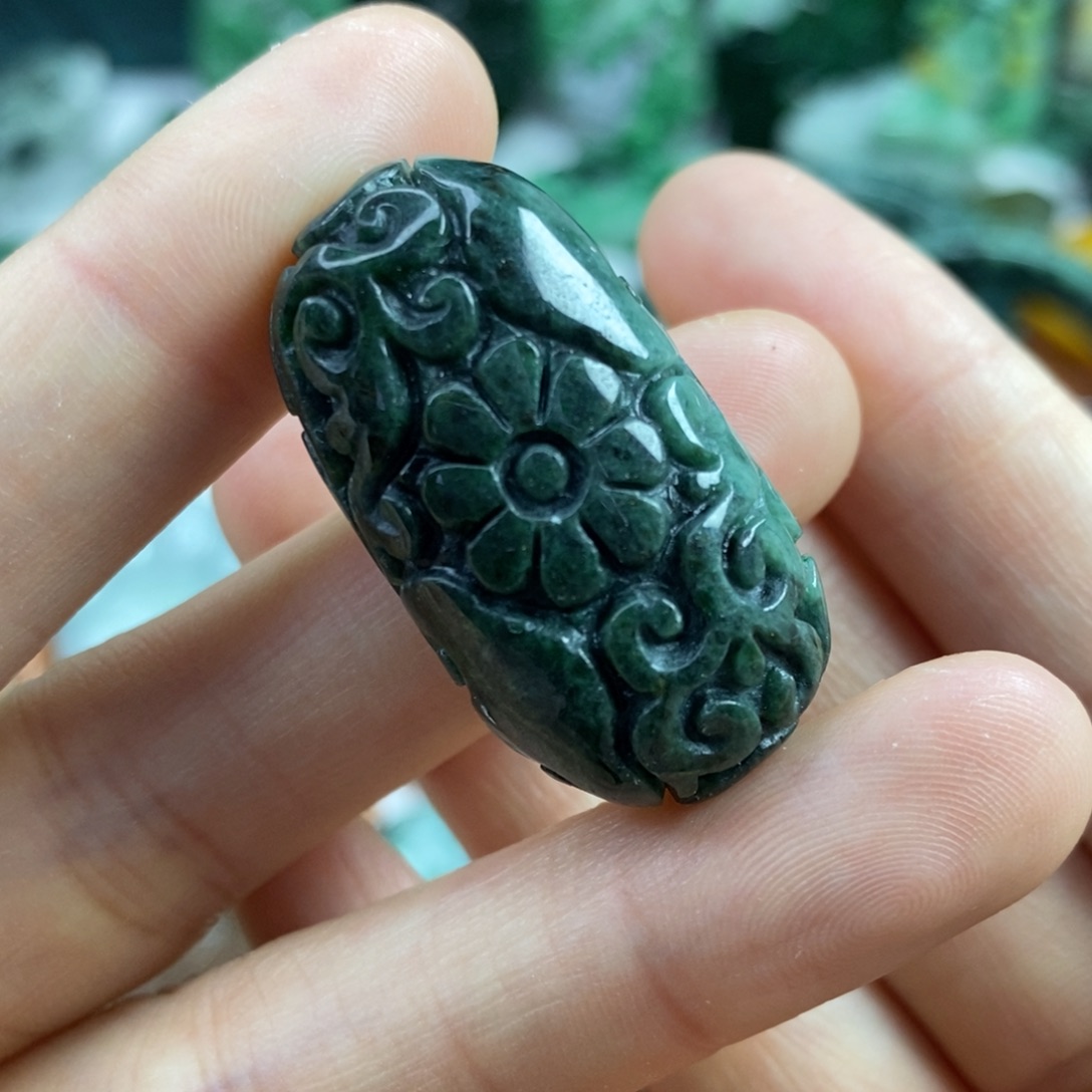 翡翠颈饰未镶嵌吊坠