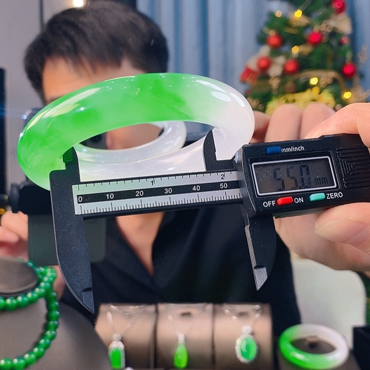 石英质玉手镯未镶嵌糖