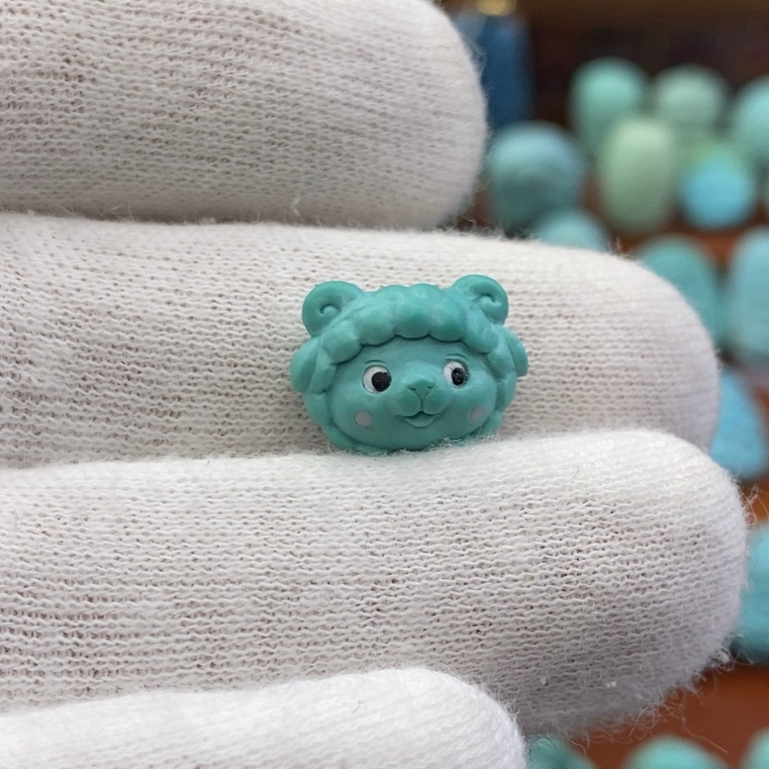 ****里绿松石未镶嵌珠宝奇石