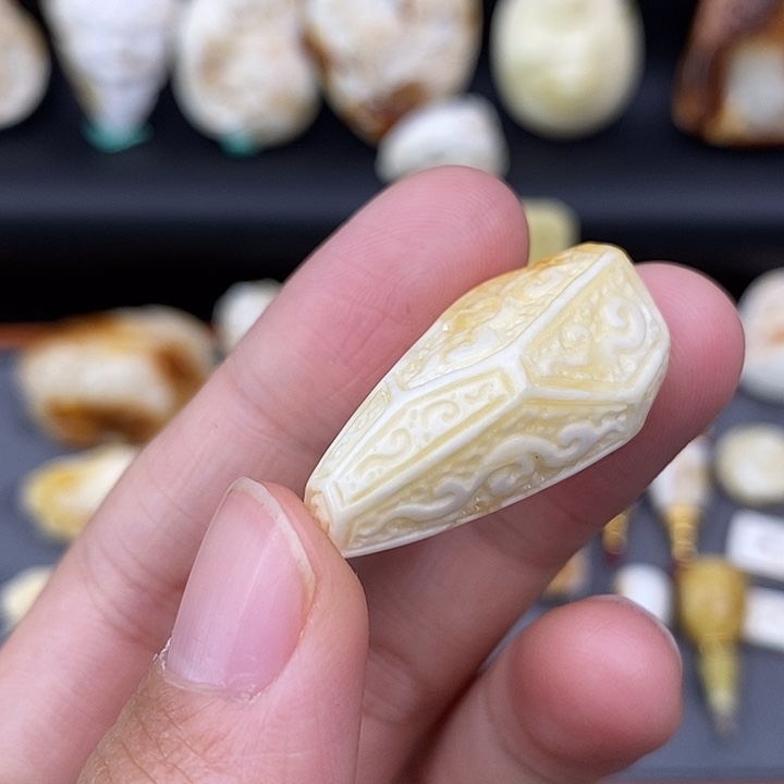 琥珀裸石未镶嵌随行吊坠h64