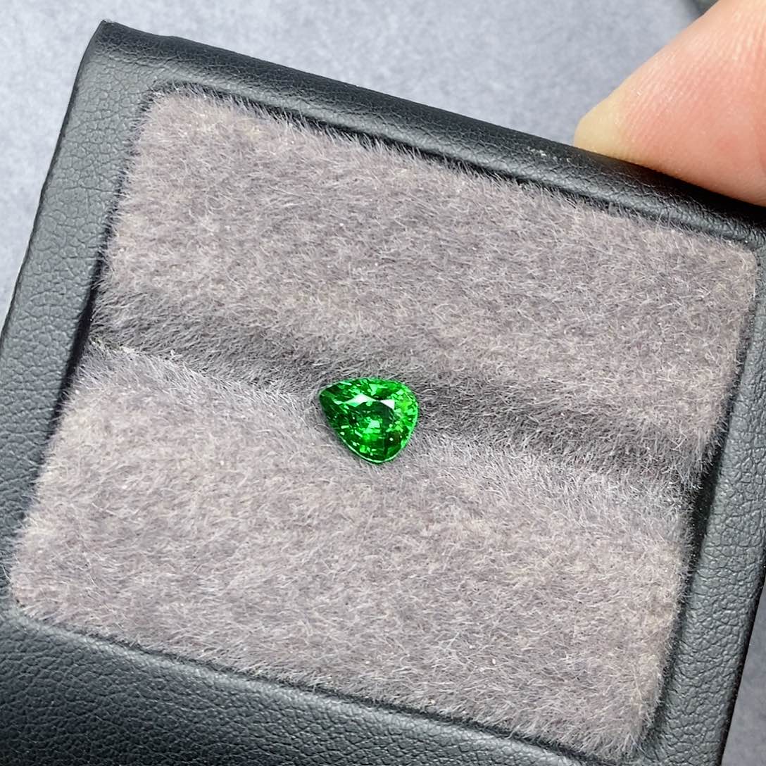 石榴石（沙弗莱）珠宝半成品未镶嵌1.08ct卡扎尼裸石