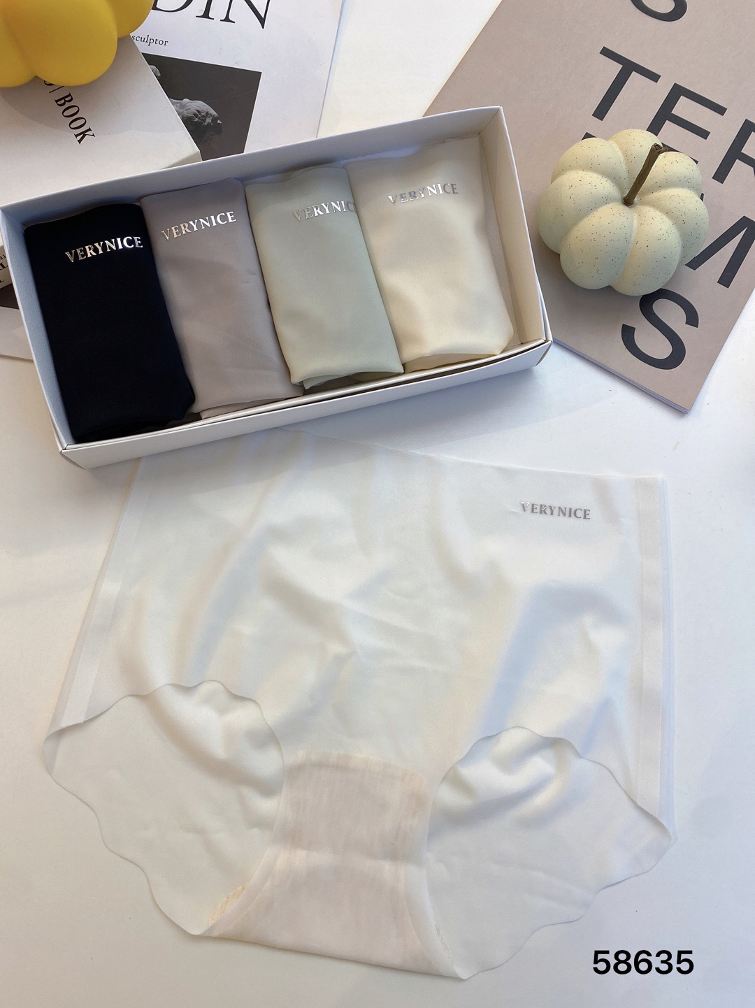 M58635夏季新品裸感无痕包臀舒适透气中腰提臀女士内裤（五条装)