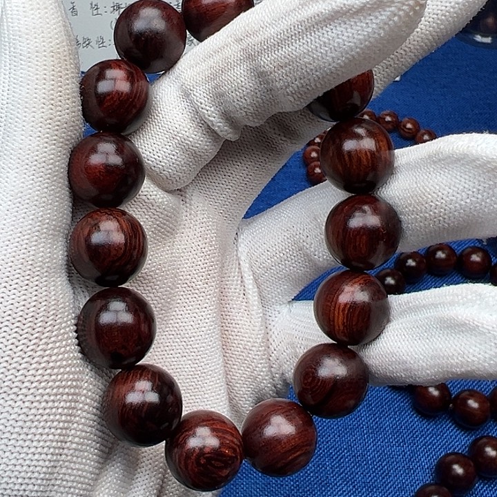 尘***光花梨木类红降15圆珠黑肉满油单圈（瑕疵）022