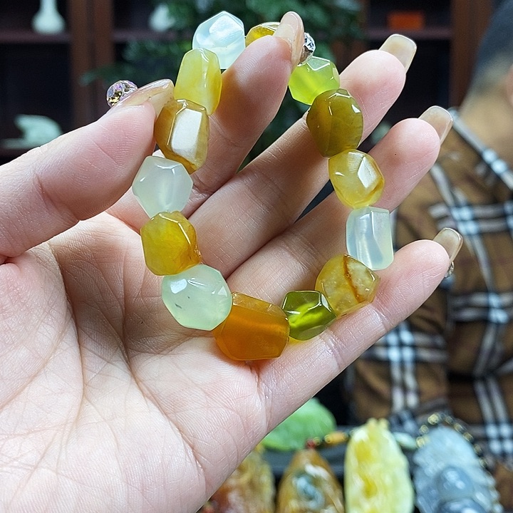 蛇纹石玉吊坠未镶嵌