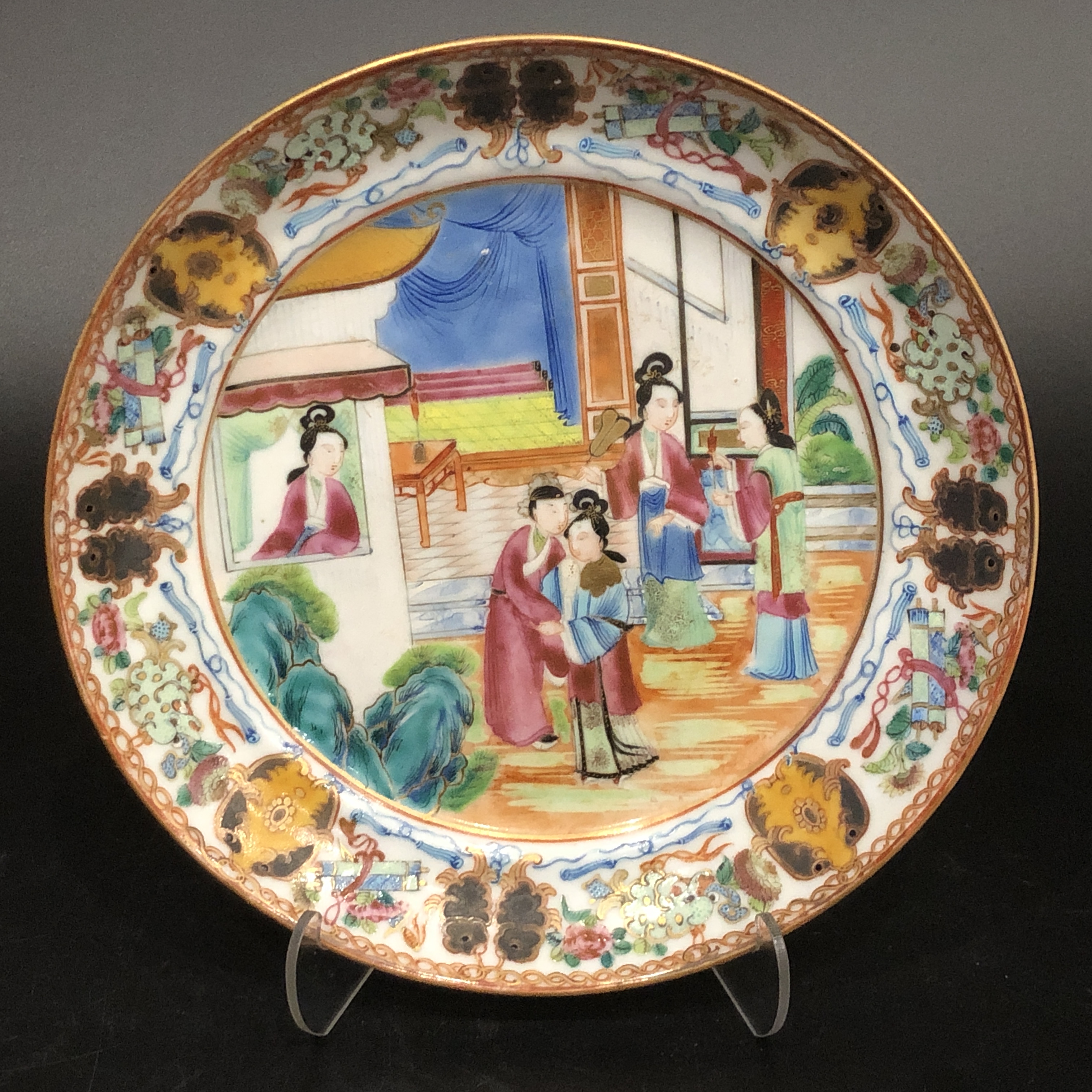 A01124 清中期广彩人物故事花卉纹赏盘 直径：19.7cm