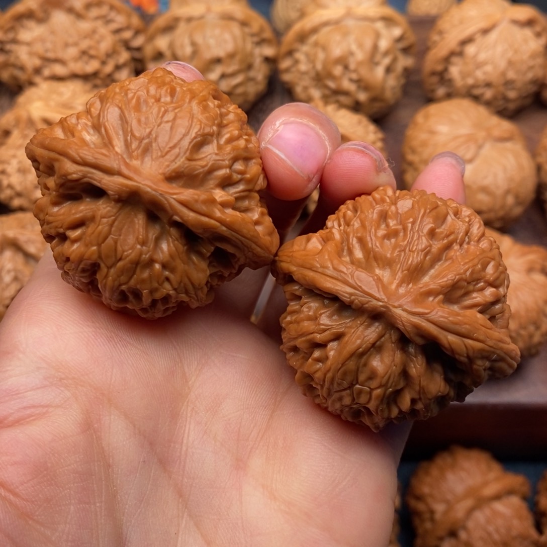 文玩核桃吊坠43山地宫灯，粗棱大肚红皮