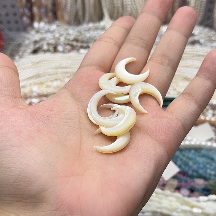 未镶嵌玛瑙/玉髓珠宝半成品3个19/20mm左右白蝶贝月牙