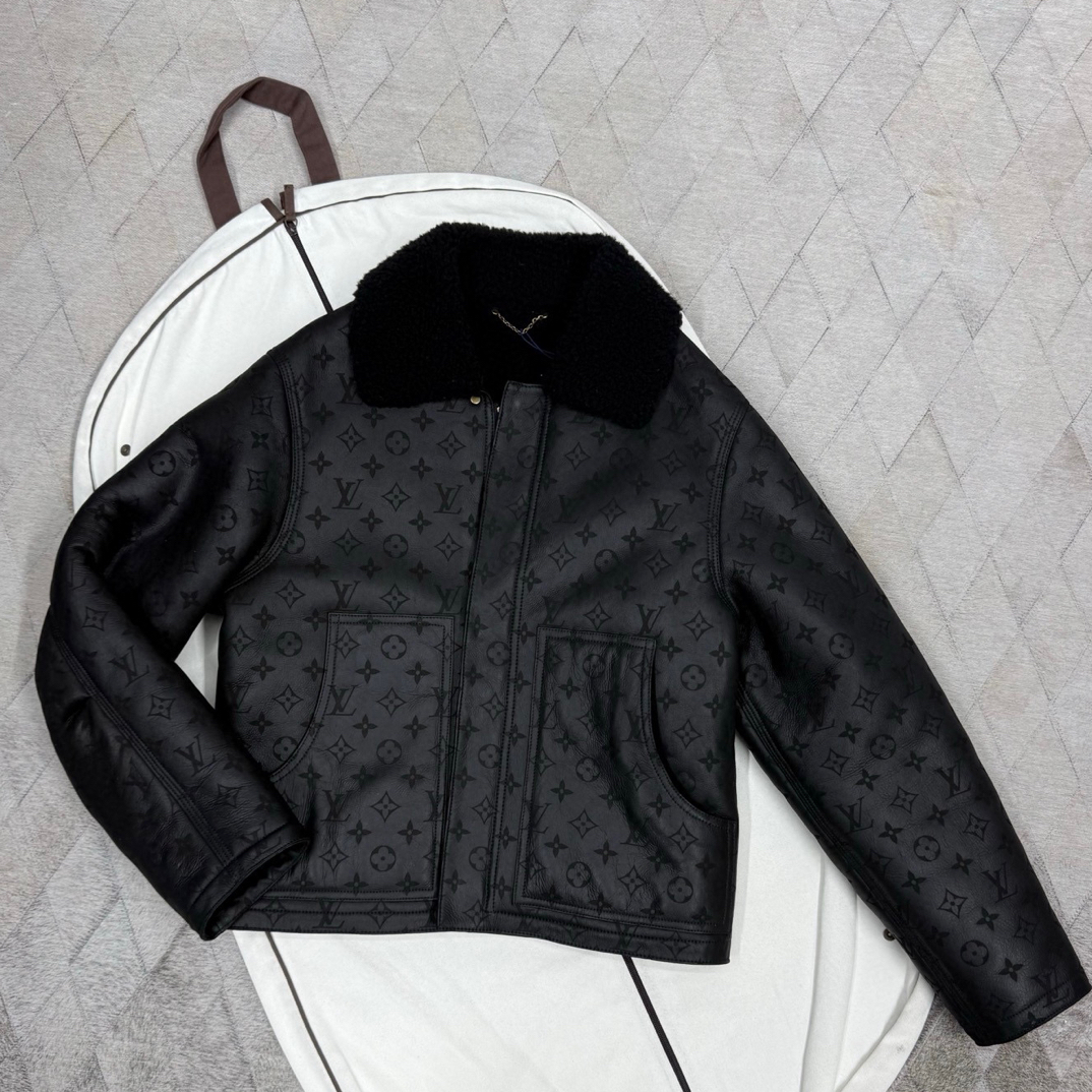 未使用 LouisVuitton/路易威登 135061 浮雕老花羊皮毛一体夹克