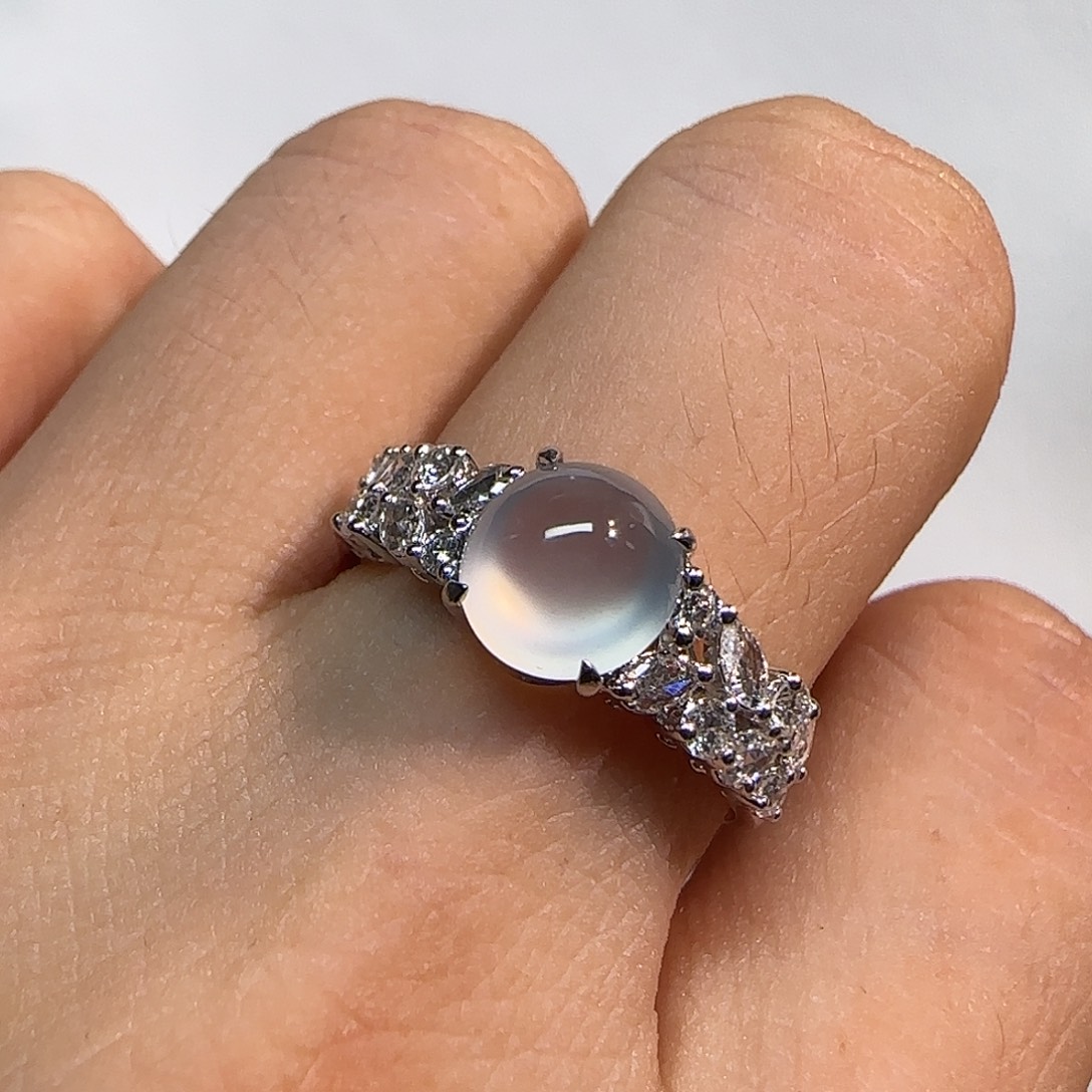 翡翠18K金镶嵌戒指蛋面