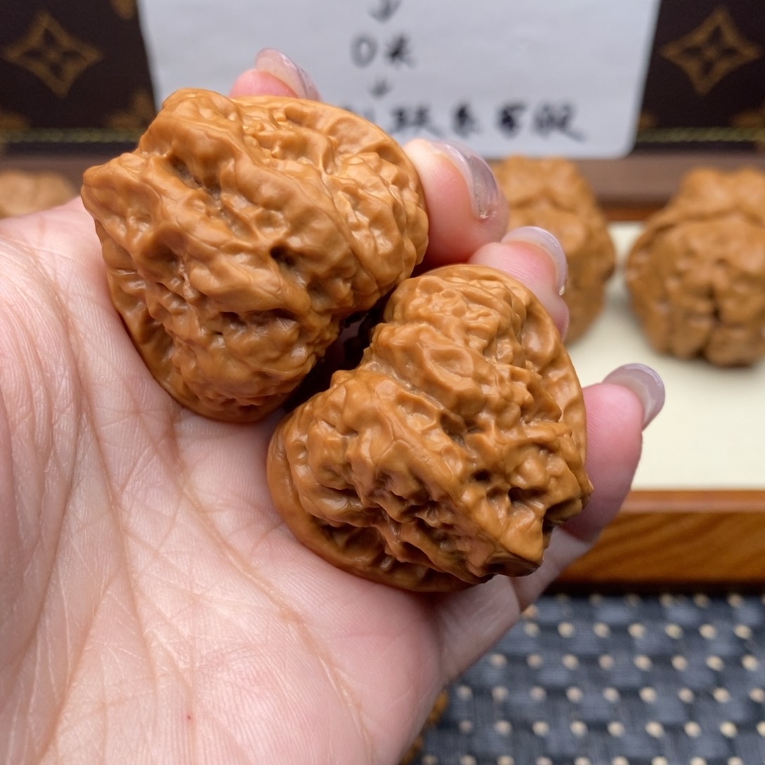 文玩核桃把件边38左右四开背