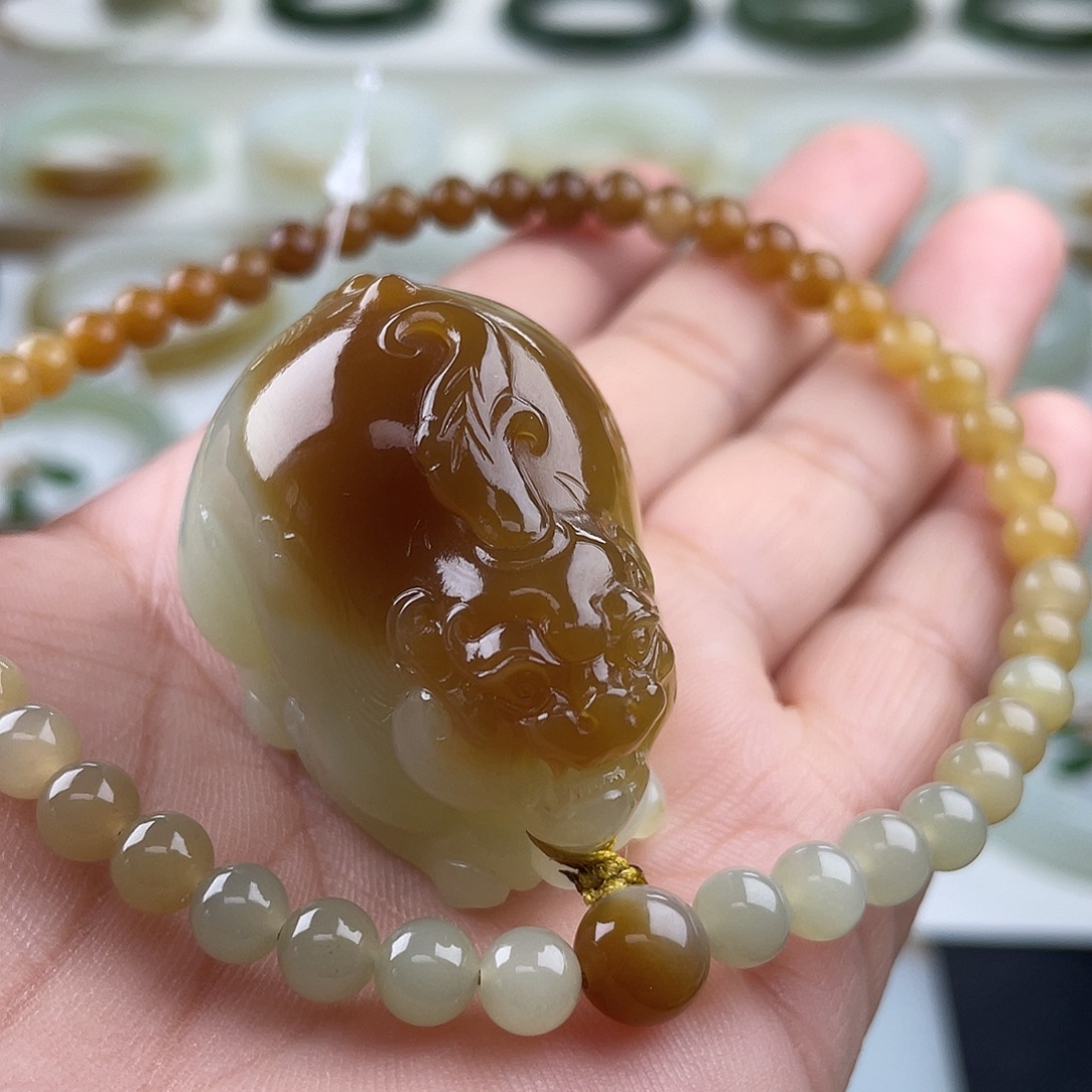 和田玉（糖玉）未镶嵌把件