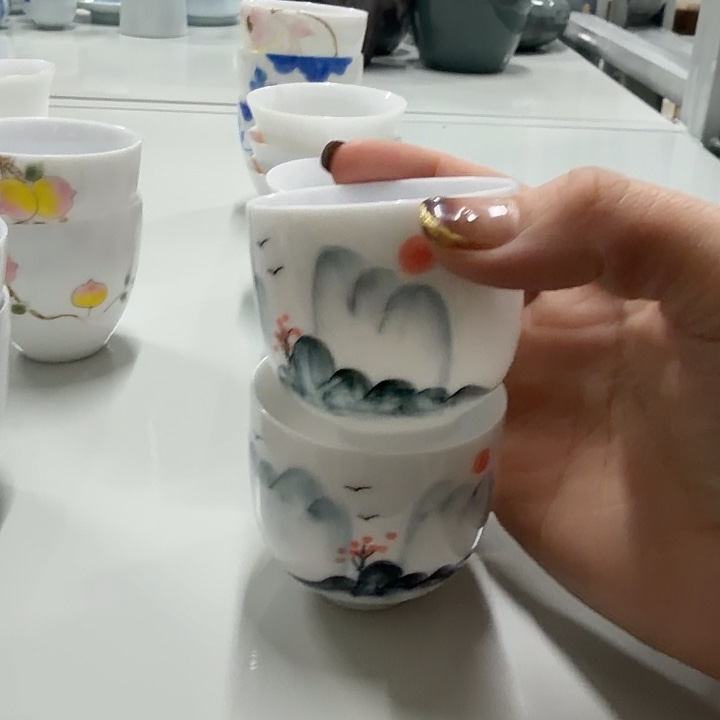 微瑕冰种手绘釉下彩专场山水茶杯两个50