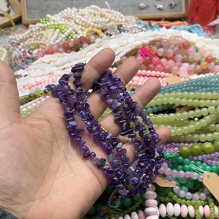 玛瑙/玉髓珠宝半成品未镶嵌一条紫晶碎石长75厘米左右