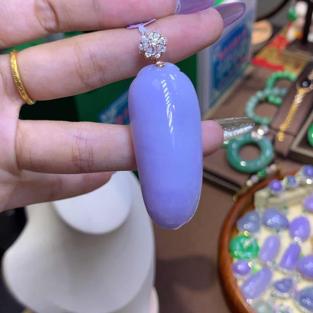 翡翠18K金镶嵌颈饰翡翠