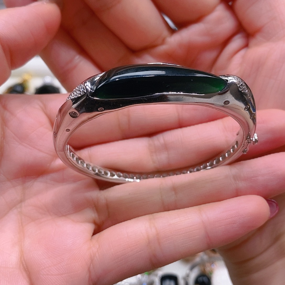 翡翠手镯银S925镶嵌独***？