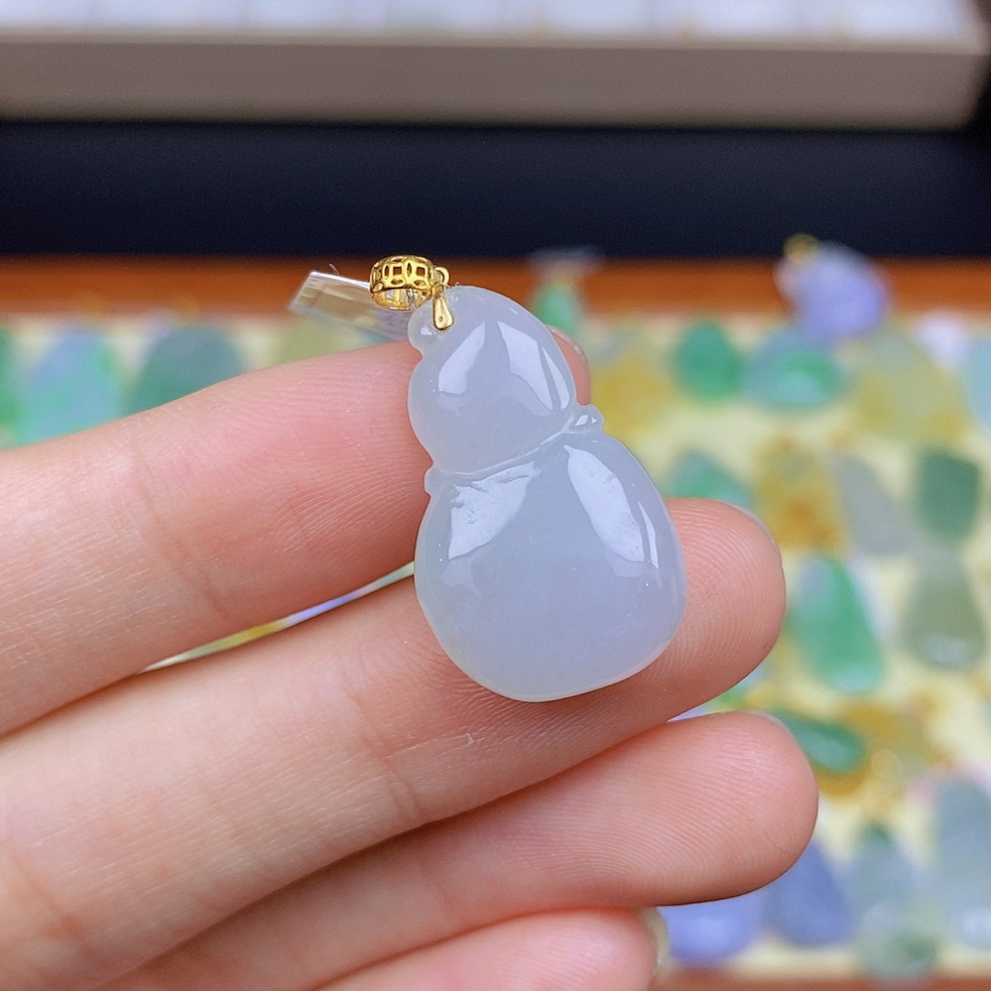 翡翠颈饰18K金镶嵌翡翠