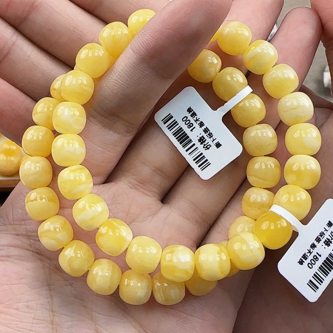 琥珀裸石未镶嵌多样性发其一