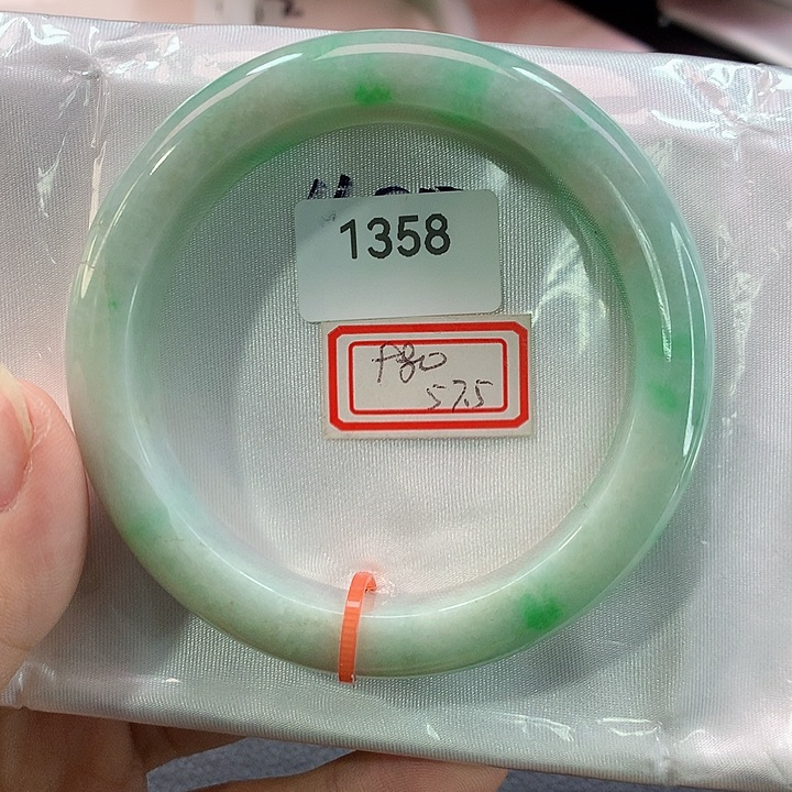 翡翠手镯未镶嵌天然翡翠手镯02