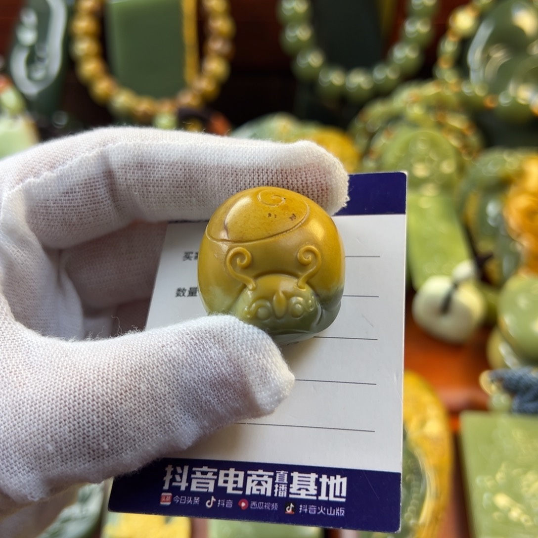 岫岩河磨玉（透闪石质玉）颈饰未镶嵌阿**3