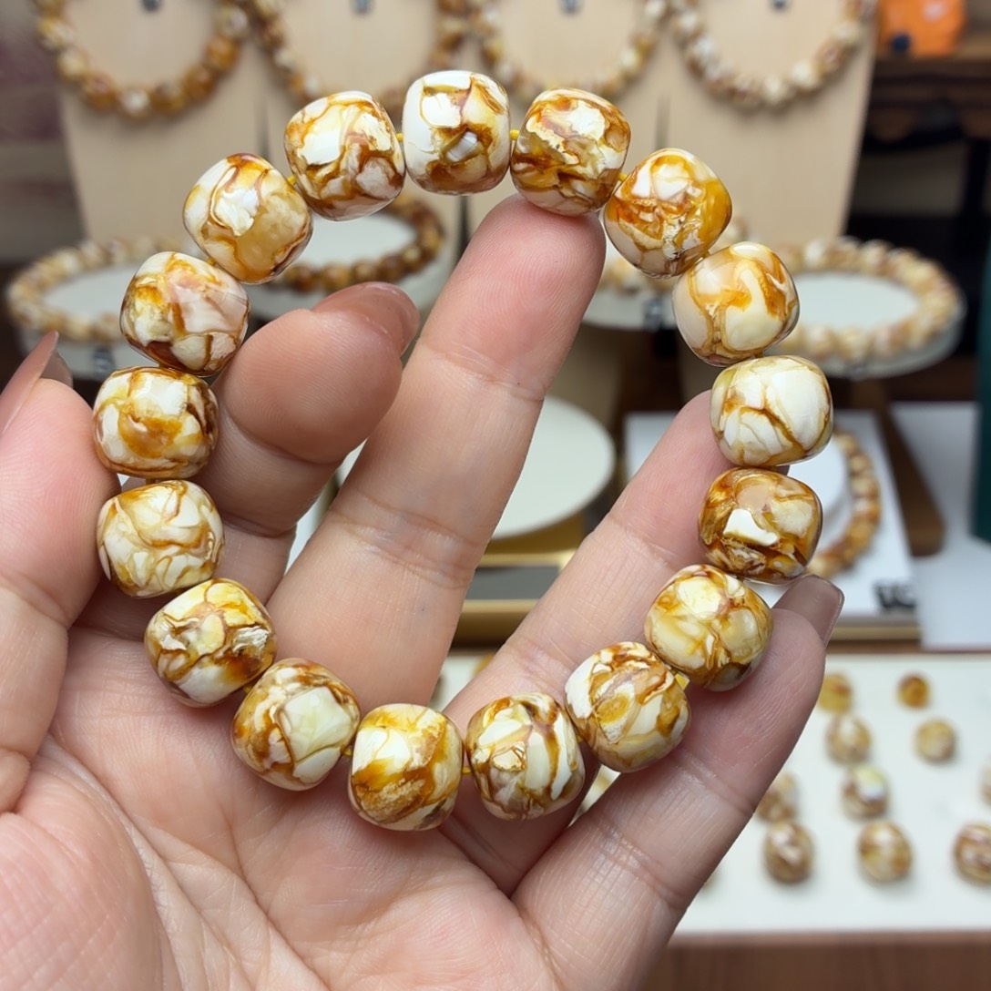 顺***然13mm沁色精工老型手串一条