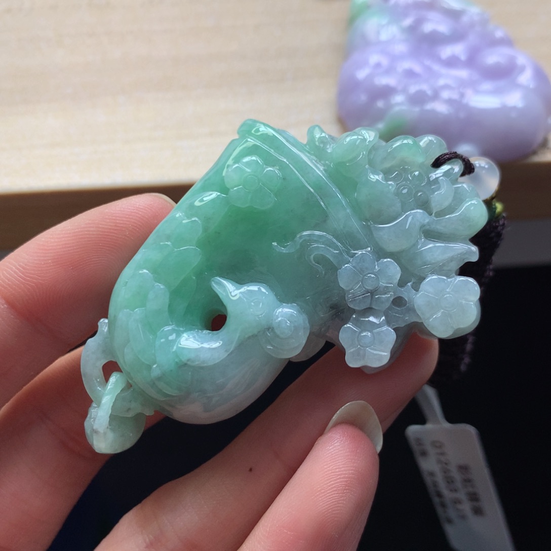 颈饰未镶嵌翡翠吊坠