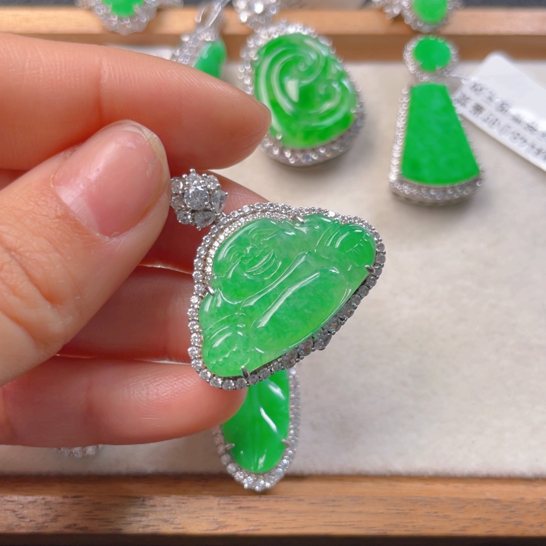 翡翠颈饰银S925镶嵌翡翠