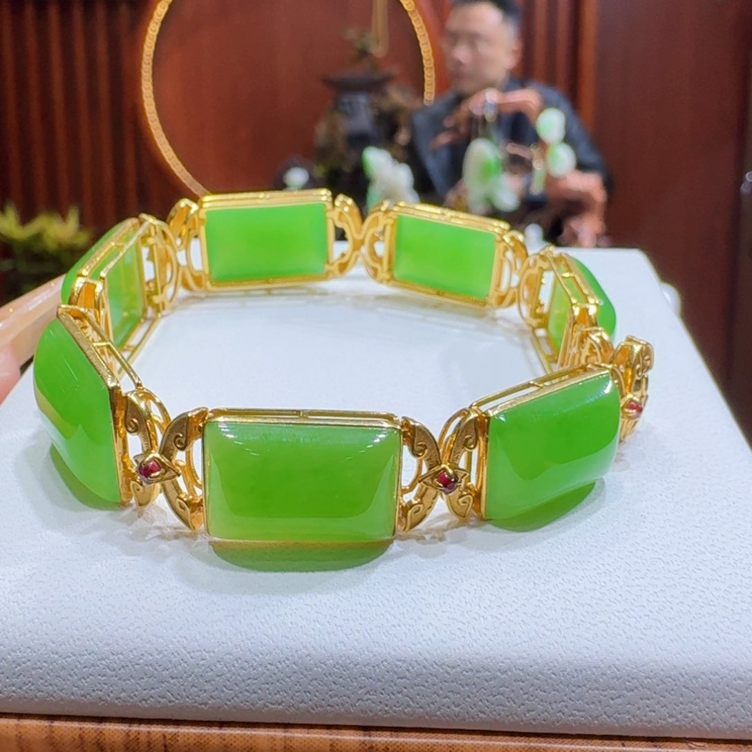 和田玉果绿手牌18K金镶嵌