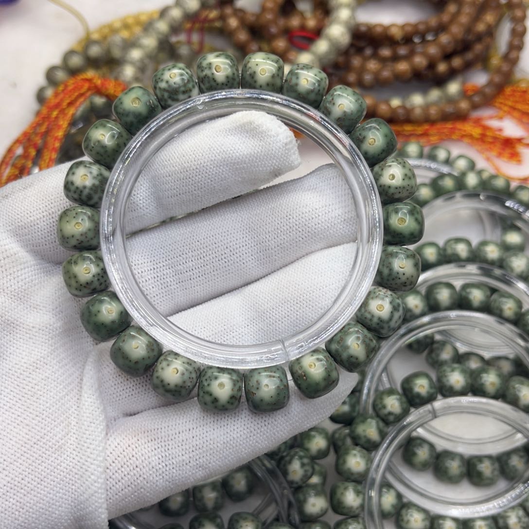 星月菩提手串绿包白