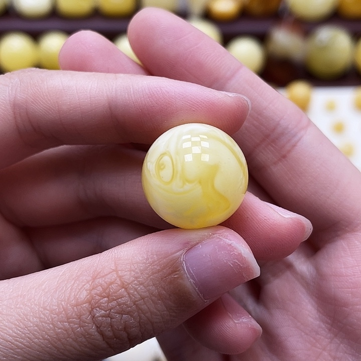 琥珀未镶嵌裸石18.2mm瑕 431