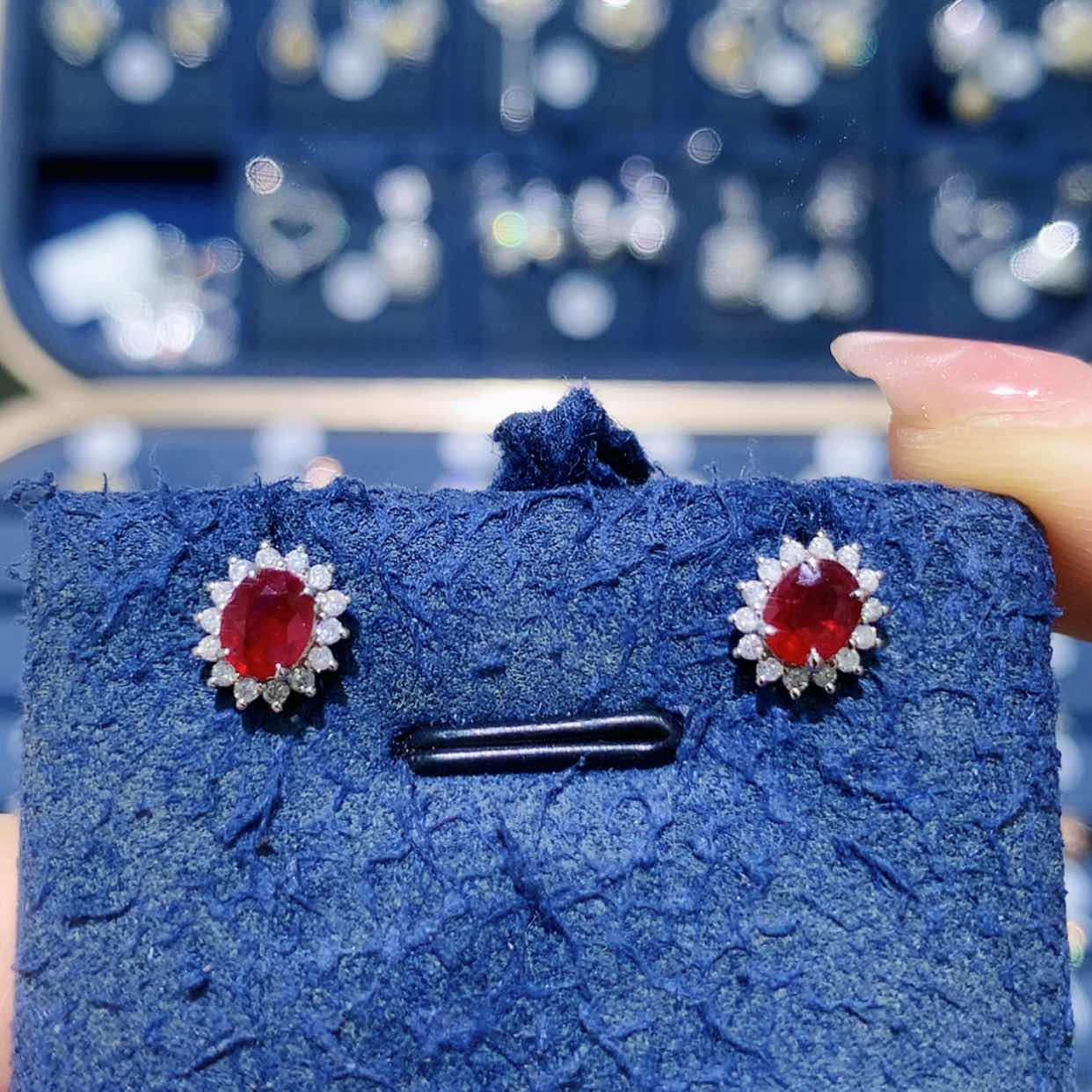 【闪购商品】红宝石耳饰铂Pt950镶嵌耳钉