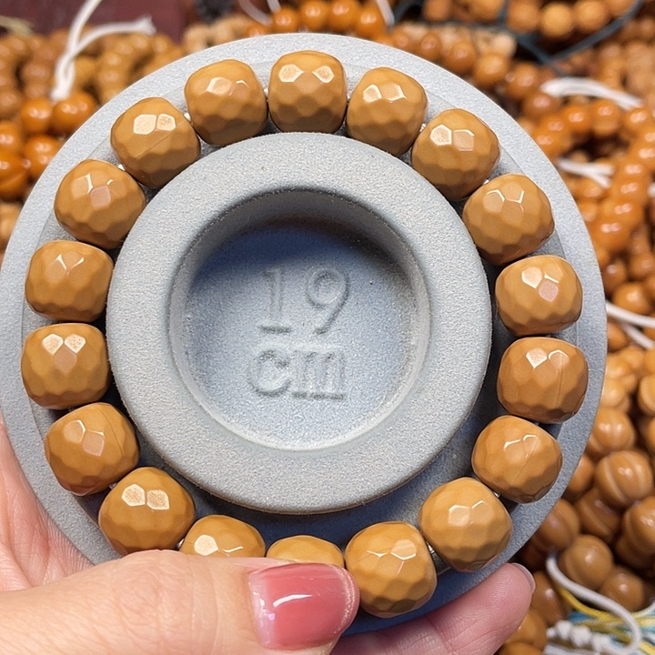 木全品钻石面手串13➕。    