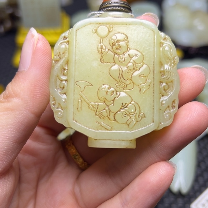 用***4和田玉（糖玉）未镶嵌颈饰