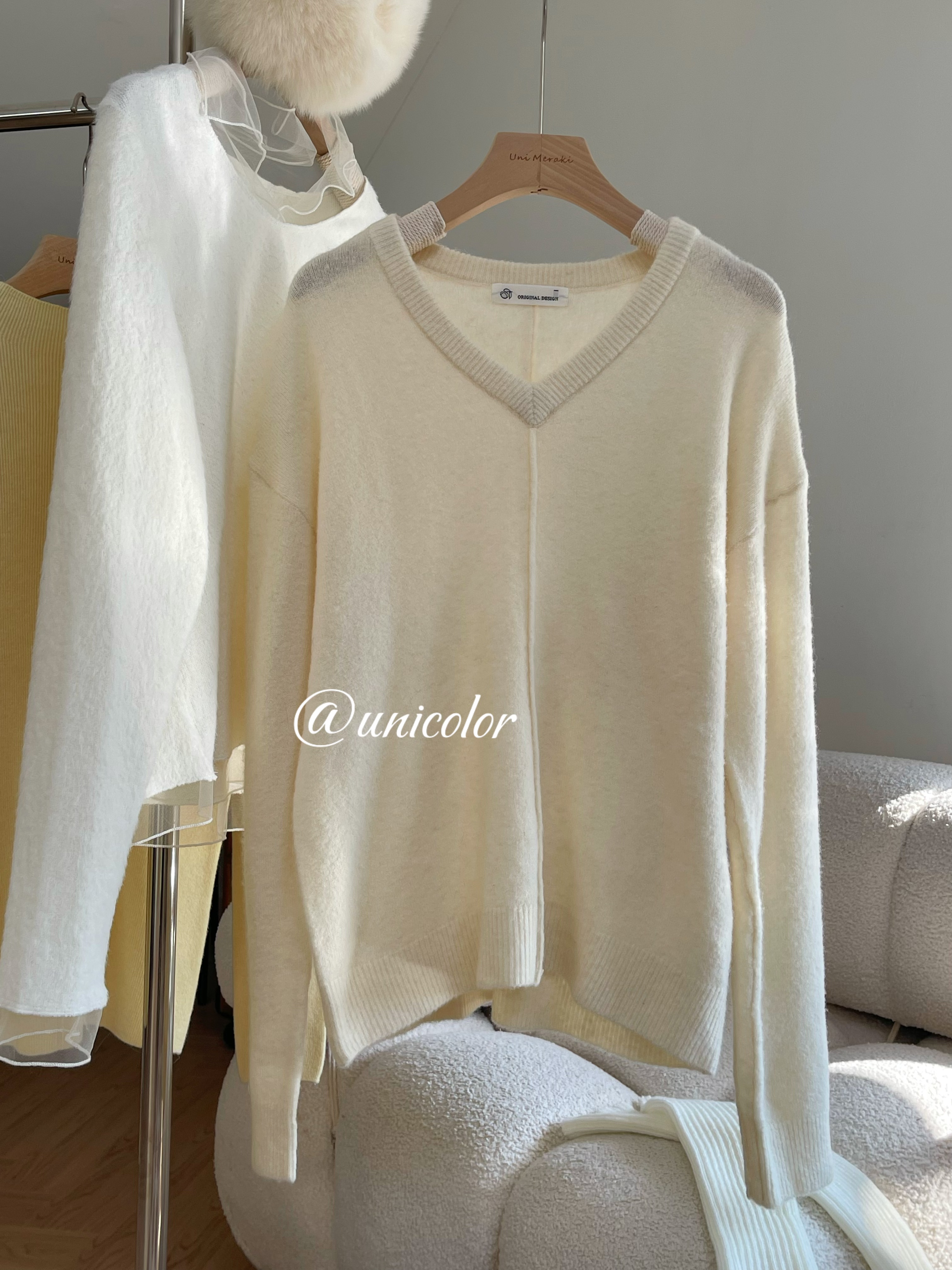 乳白色大V螺纹领口毛衣 长袖