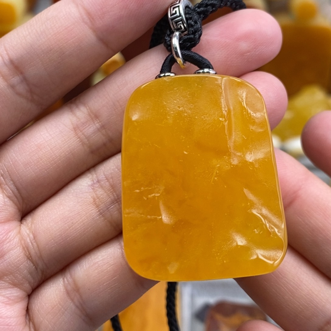 琥珀吊坠(赠链)未镶嵌
