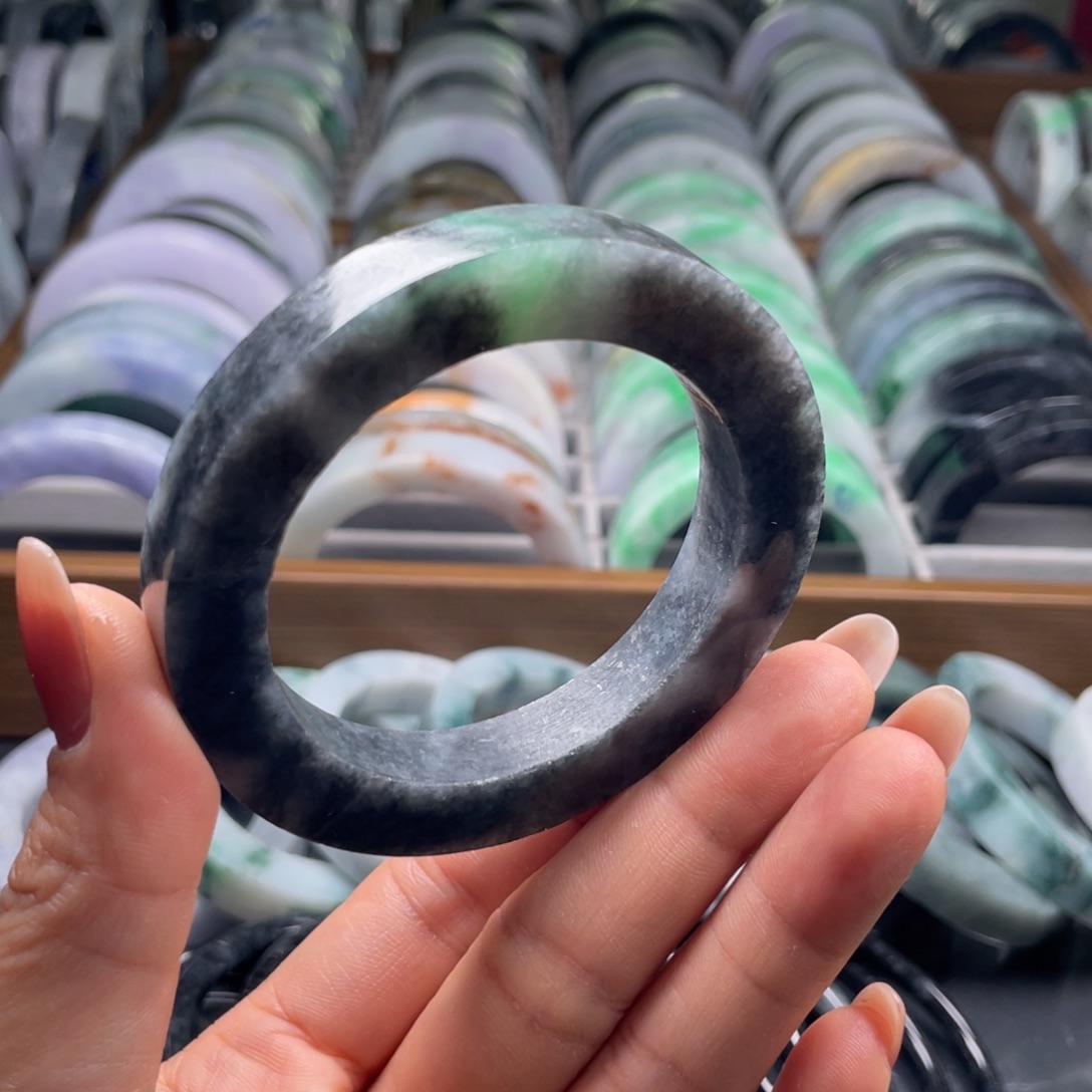 定制翡翠未镶嵌翡翠手镯